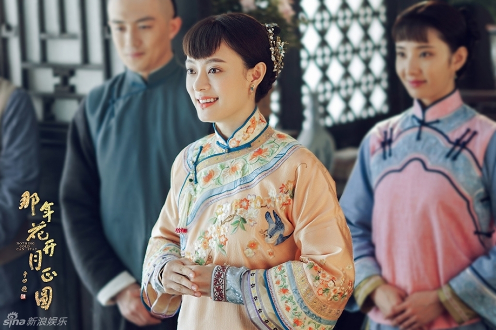 Nữ hoàng rating Tôn Lệ tái xuất Năm đó hoa nở trăng vừa tròn trong vai nữ chính Châu Doanh.