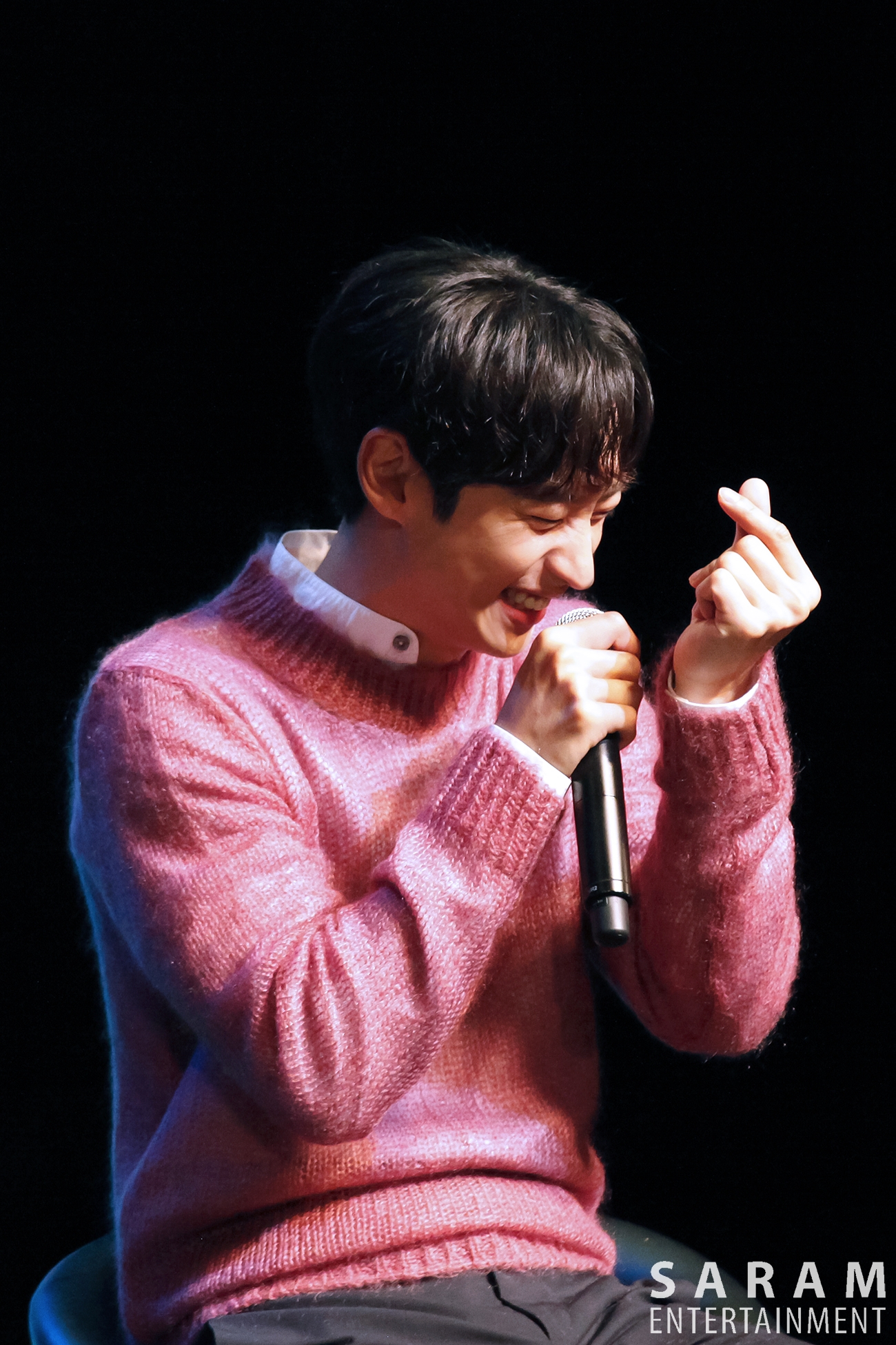 Lee Je Hoon tổ chức fanmeeting kỷ niệm 10 năm vào nghề