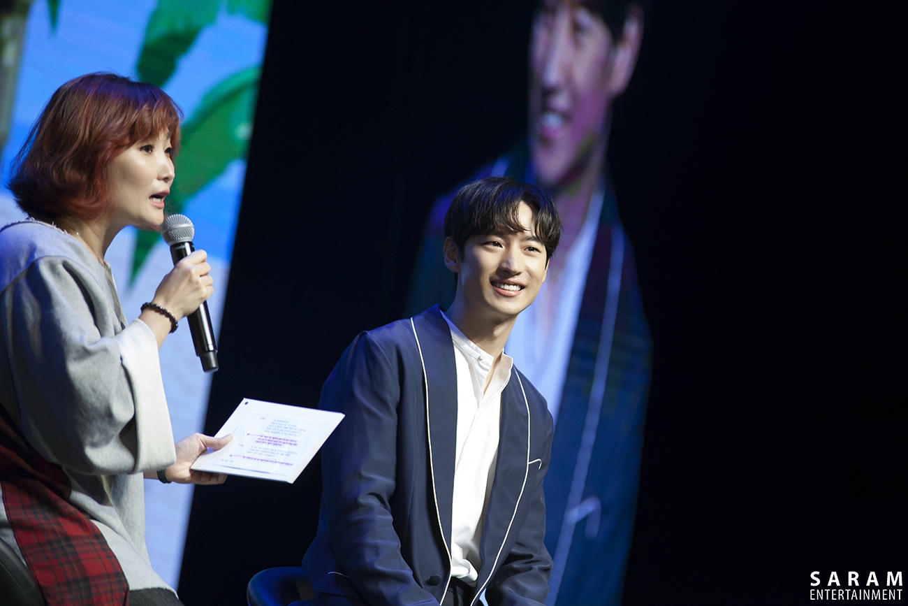 Lee Je Hoon tổ chức fanmeeting kỷ niệm 10 năm vào nghề