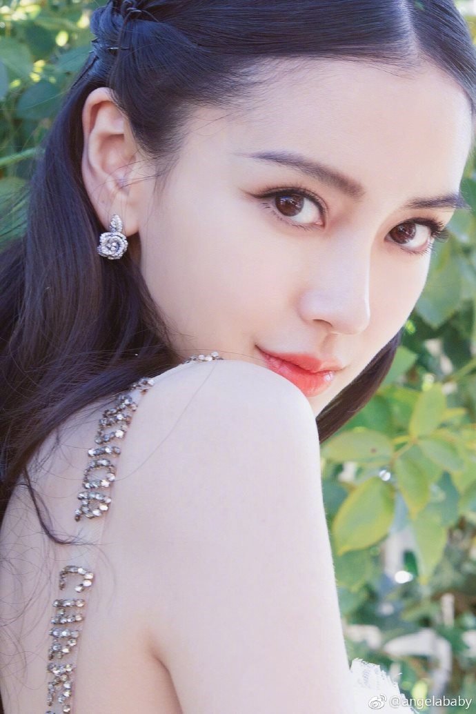 AngelaBaby lên tiếng an ủi fan sau tin nhập viện vì phát bệnh