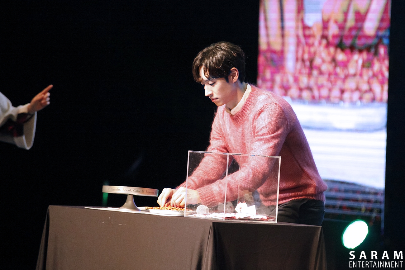 Lee Je Hoon tổ chức fanmeeting kỷ niệm 10 năm vào nghề