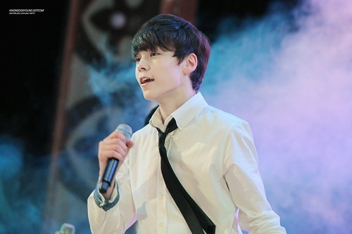 7 idol nam K-pop từ nhỏ đến lớn chưa từng biết xấu trai là gì