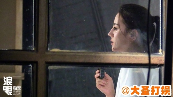 Dù chỉ là ảnh chụp lén nhưng Địch Lệ Nhiệt Ba vẫn đẹp đến nao lòng