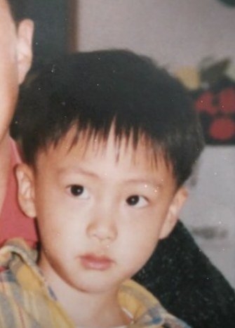 7 idol nam K-pop từ nhỏ đến lớn chưa từng biết xấu trai là gì