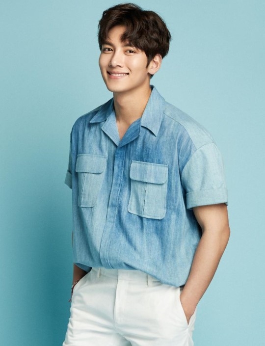 Ji Chang Wook viết thư tay gửi fan từ trong doanh trại quân đội
