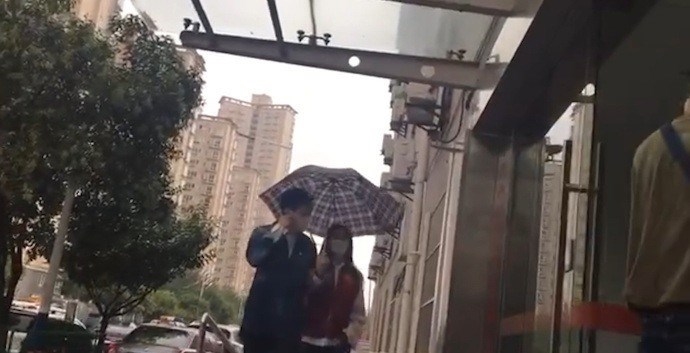 Dĩnh Nhi và Phó Tân Bác đi đăng ký kết hôn sau tin đồn mang thai