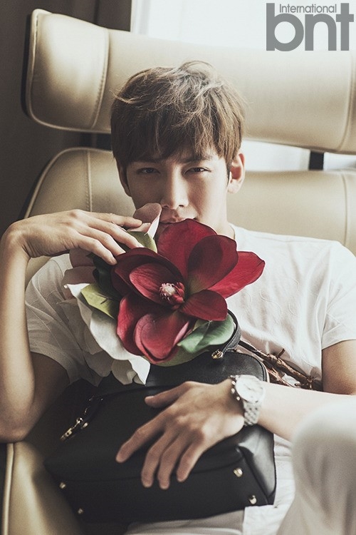 Ji Chang Wook viết thư tay gửi fan từ trong doanh trại quân đội