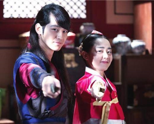 Những cặp đôi hẹn hò chóng vánh trong showbiz Hàn khiến fan tiếc nuối