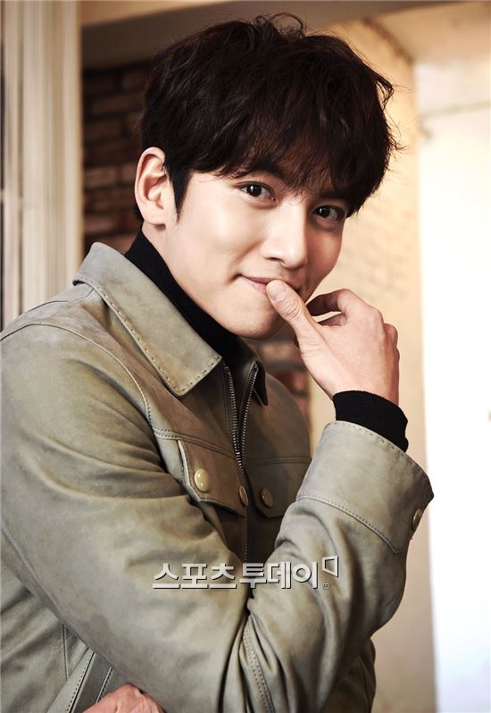 Ji Chang Wook viết thư tay gửi fan từ trong doanh trại quân đội