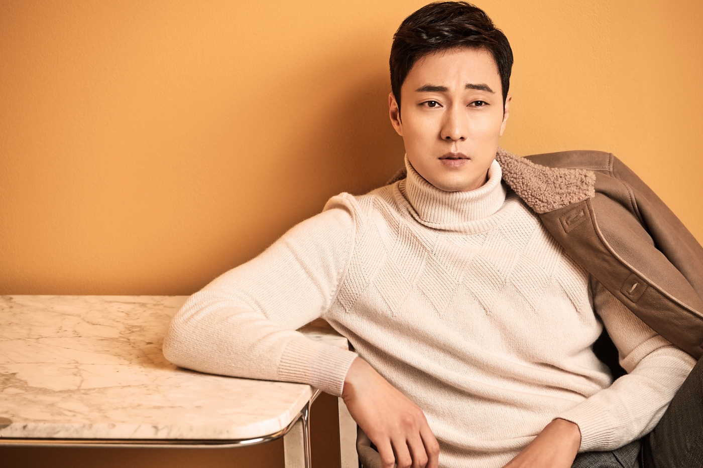 So Ji Sub tái hợp nữ thần Son Ye Jin sau 16 năm trong phim mới