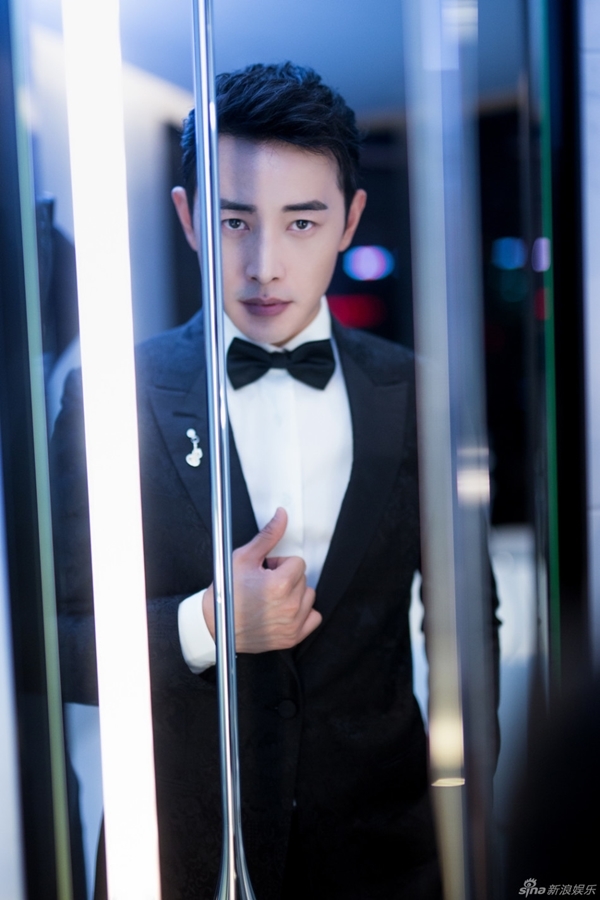 Mỹ nam Hoa ngữ thanh lịch với đồ vest: Ai là hoàng tử của lòng bạn?