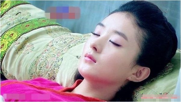Triệu Lệ Dĩnh hút fan từ những cảnh ngủ trên màn ảnh.
