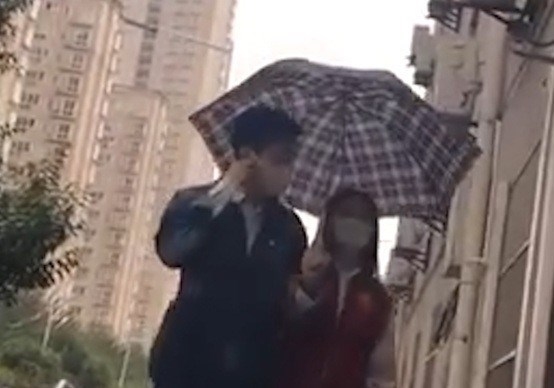 Dĩnh Nhi và Phó Tân Bác đi đăng ký kết hôn sau tin đồn mang thai