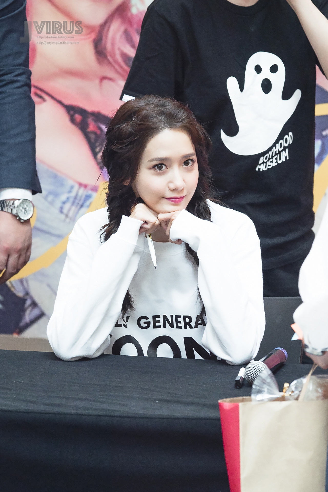 Yoona ngày càng bộc lộ phong thái nữ thần với loạt ảnh 2017