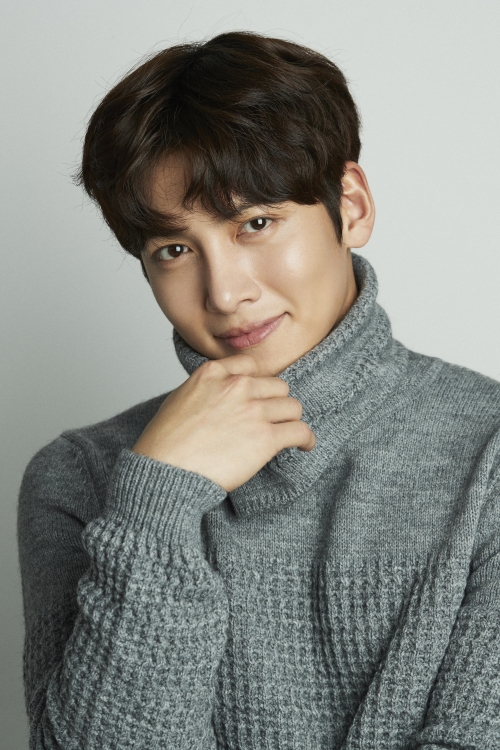 Ji Chang Wook viết thư tay gửi fan từ trong doanh trại quân đội
