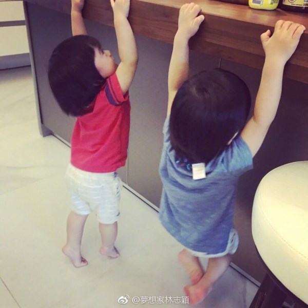 Lâm Chí Dĩnh bối rỗi vì cặp sinh đôi hóa thân thành 'soái ca thể thao'