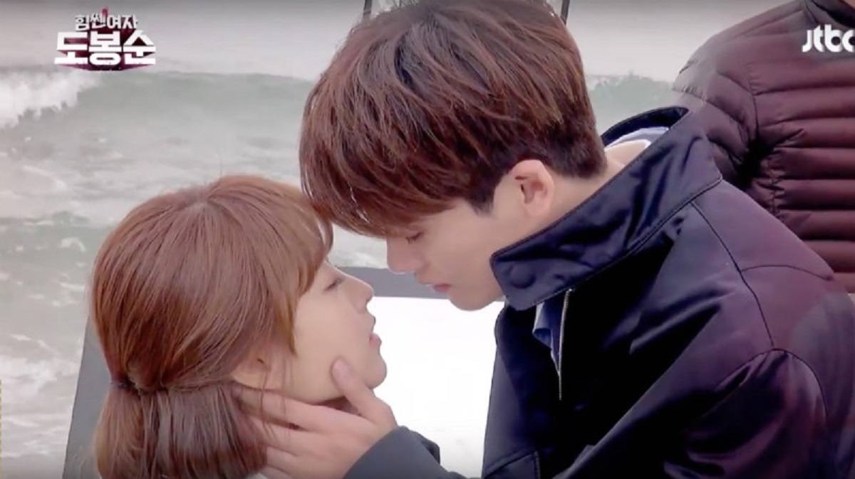Park Bo Young tiết lộ từng để mắt đến Park Hyung Sik nhiều năm