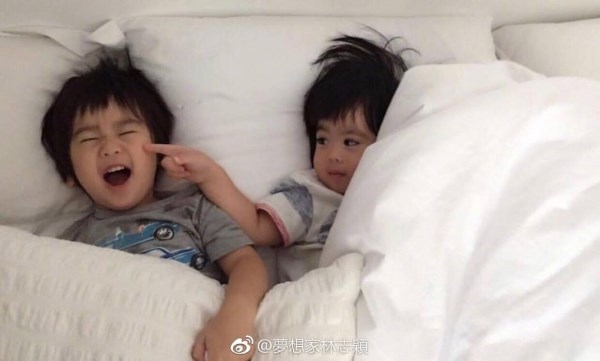Lâm Chí Dĩnh bối rỗi vì cặp sinh đôi hóa thân thành 'soái ca thể thao'