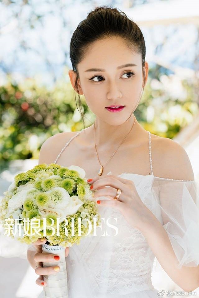 Gương mặt xinh xắn cùng nụ cười rang rõ, chẳng ai nghĩ nàng đã 38 tuổi.