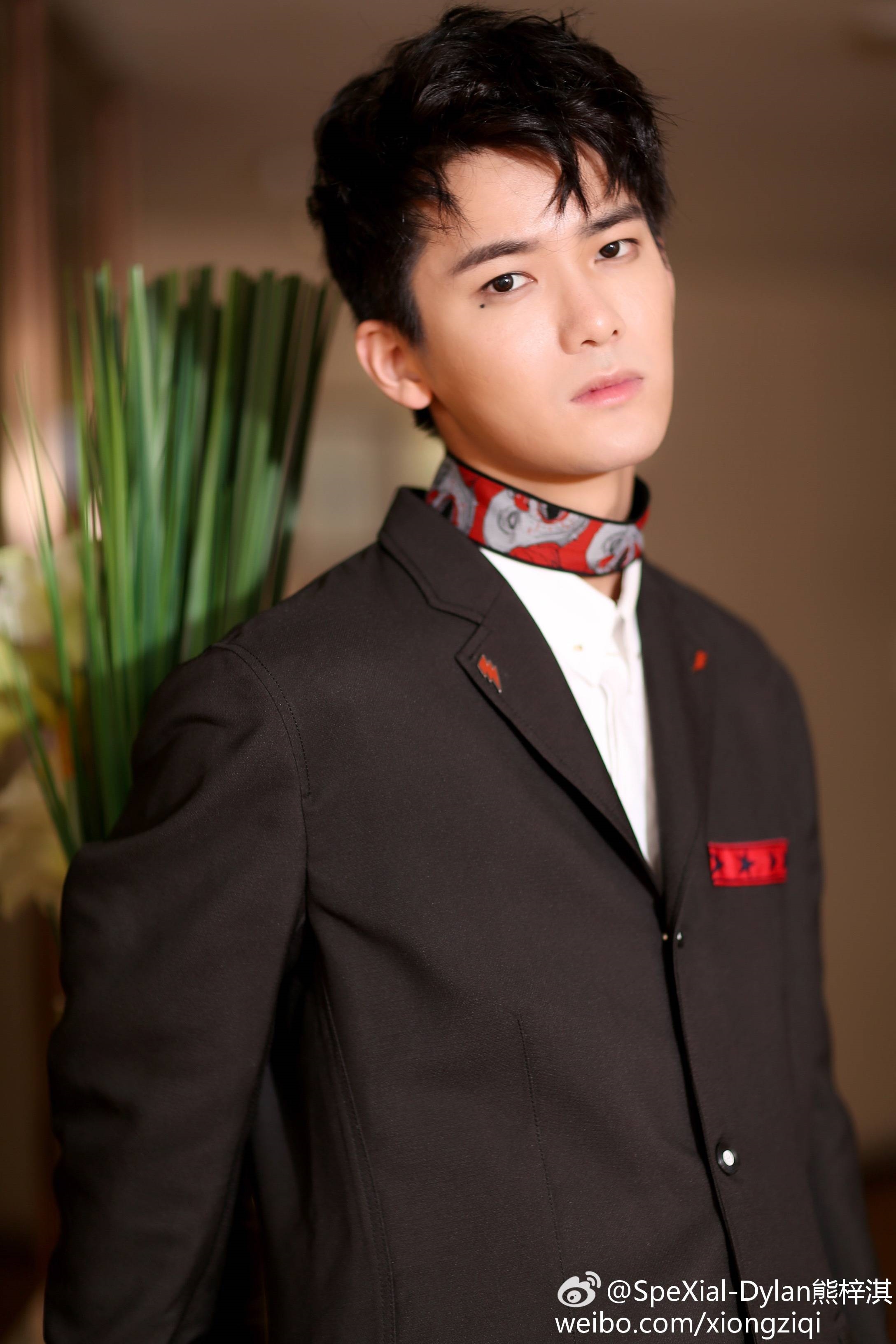 Theo sát là Hùng Tử Kỳ đứng thứ 8.