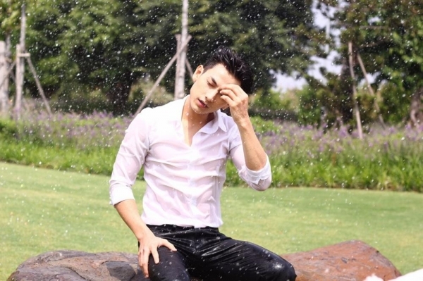Những “soái ca sơ mi trắng” của showbiz Việt “đốn tim” fan-girl