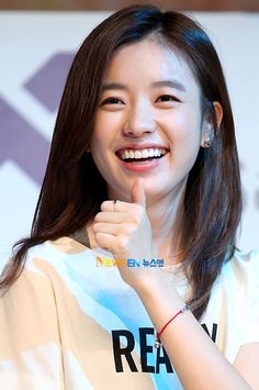 Nụ cười hở lợi cũng không 'làm xấu' vẻ đẹp của các sao nữ Hàn này
