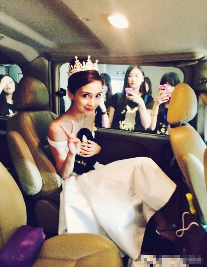 Xuất hiện như công chúa, AngelaBaby gây chú ý vì quá xinh đẹp