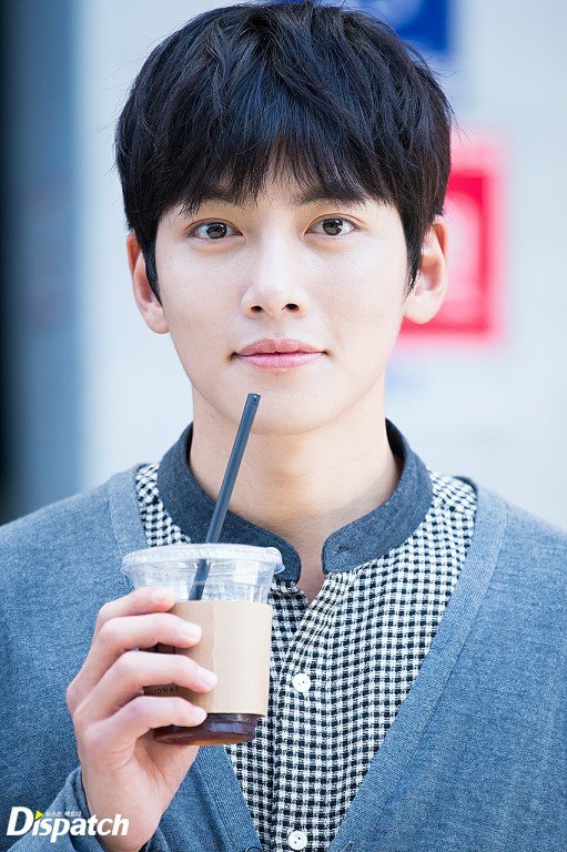 Hết chuyện để làm, dân mạng “tố” Ji Chang Wook phẫu thuật thẩm mỹ