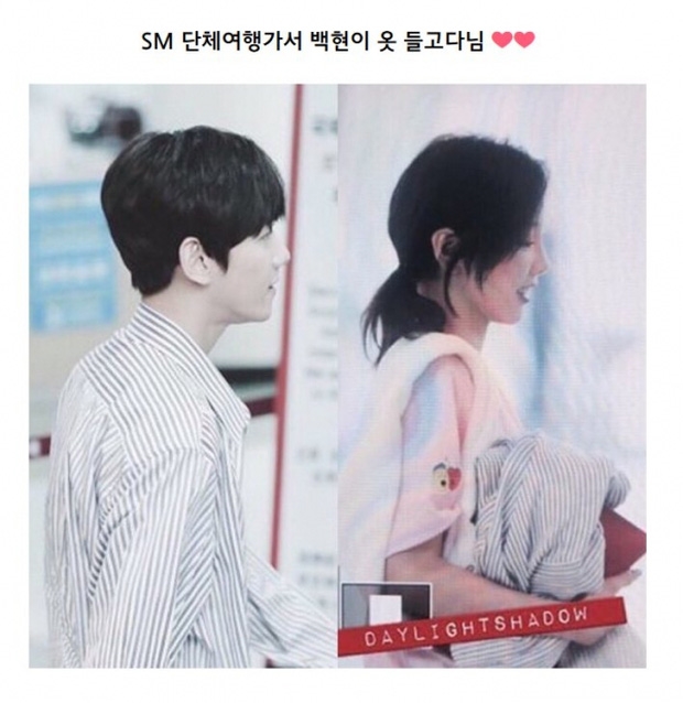 Baekhyun mặc chiếc áo kẻ y như chiếc áo Taeyeon cầm trên tay trong chuyến du lịch Jeju của nhà SM