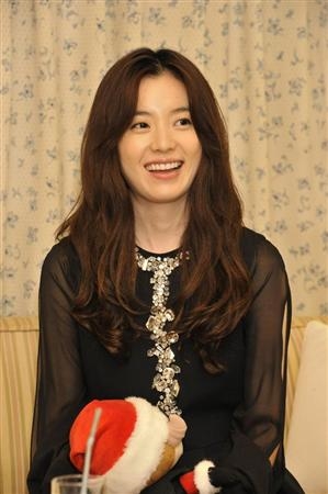 Nụ cười hở lợi cũng không 'làm xấu' vẻ đẹp của các sao nữ Hàn này