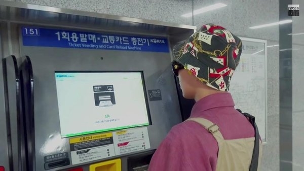 Sao Hàn hóa “thường dân” xuất hiện thân thương trên tàu điện ngầm