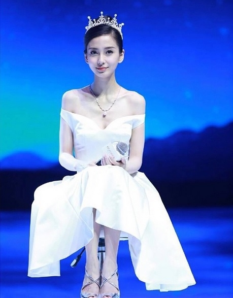 Ngẩn ngơ những lần mỹ nhân Hoa ngữ đội vương miện thành công chúa