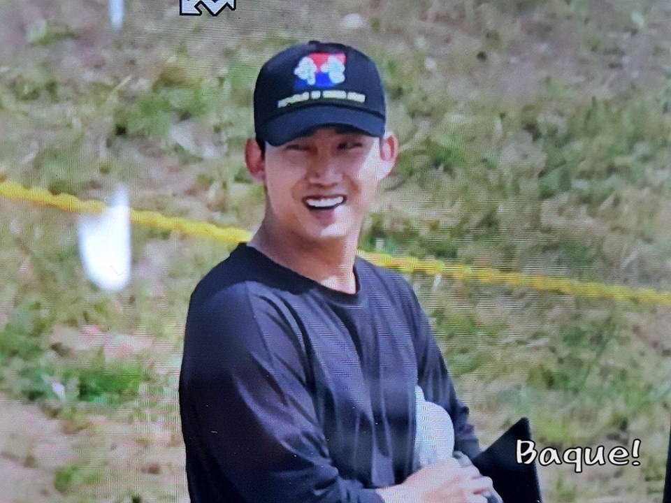 Từ bỏ quốc tịch Mỹ, Taecyeon lặng lẽ nhập ngũ đúng kỷ niệm 9 năm 2PM