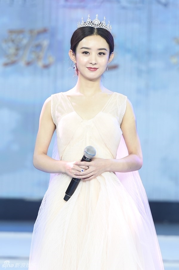 Ngẩn ngơ những lần mỹ nhân Hoa ngữ đội vương miện thành công chúa