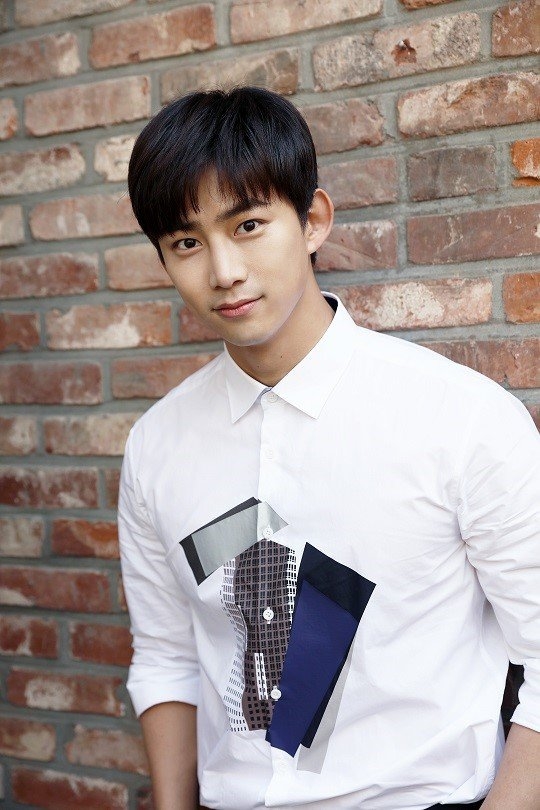 Từ bỏ quốc tịch Mỹ, Taecyeon lặng lẽ nhập ngũ đúng kỷ niệm 9 năm 2PM