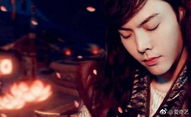 Mỹ nam Hoa ngữ đến lúc ngủ cũng đẹp lung linh thế này thì fan chết mất