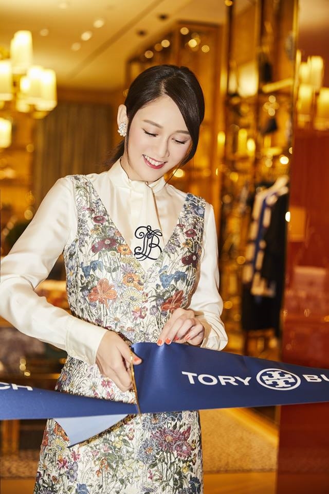 Những mỹ nhân Hoa ngữ vẫn 'đẹp không góc chết' dù bị 'soi' cận mặt