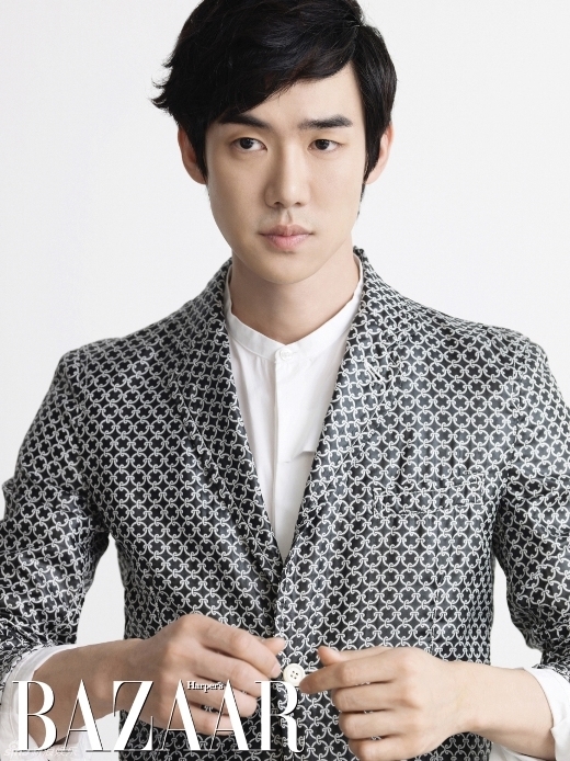 Không cần biết Yoo Yun Suk trở thành bạn trai sẽ như thế nào nhưng bờ vai rộng, mang đến cảm giác an toàn của nam diễn viên cũng dễ dàng làm “tan chảy” trái tim của khối khán giả nữ.