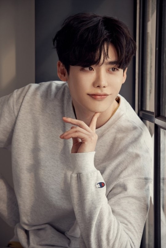 Lee Jong Suk tái ngộ Yoon Kyun Sang trong show 'Three Meals A Day'