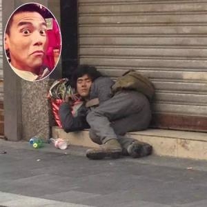 Đây có lẽ là một trong những anh chàng vô gia cư điển trai nhất thế giới khi sở hữu ngoại hình giống với nam tài tử Bành Vu Yến đến kinh ngạc.