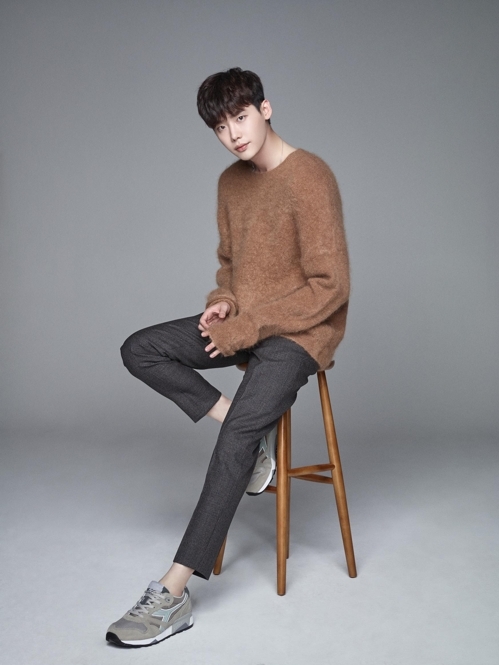 Lee Jong Suk tái ngộ Yoon Kyun Sang trong show 'Three Meals A Day'