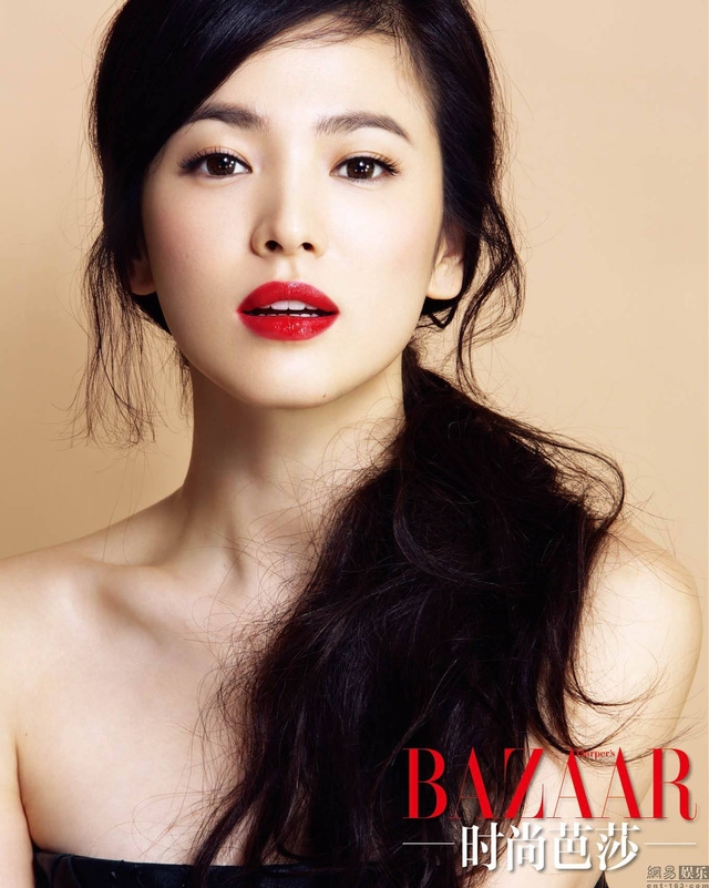 Dường như Song Hye Kyo được ưu ái khá nhiều khi ngoài vẻ đẹp tự nhiên “không tỳ vết”, cô nàng còn sở hữu làn môi quyến rũ “chết người”.