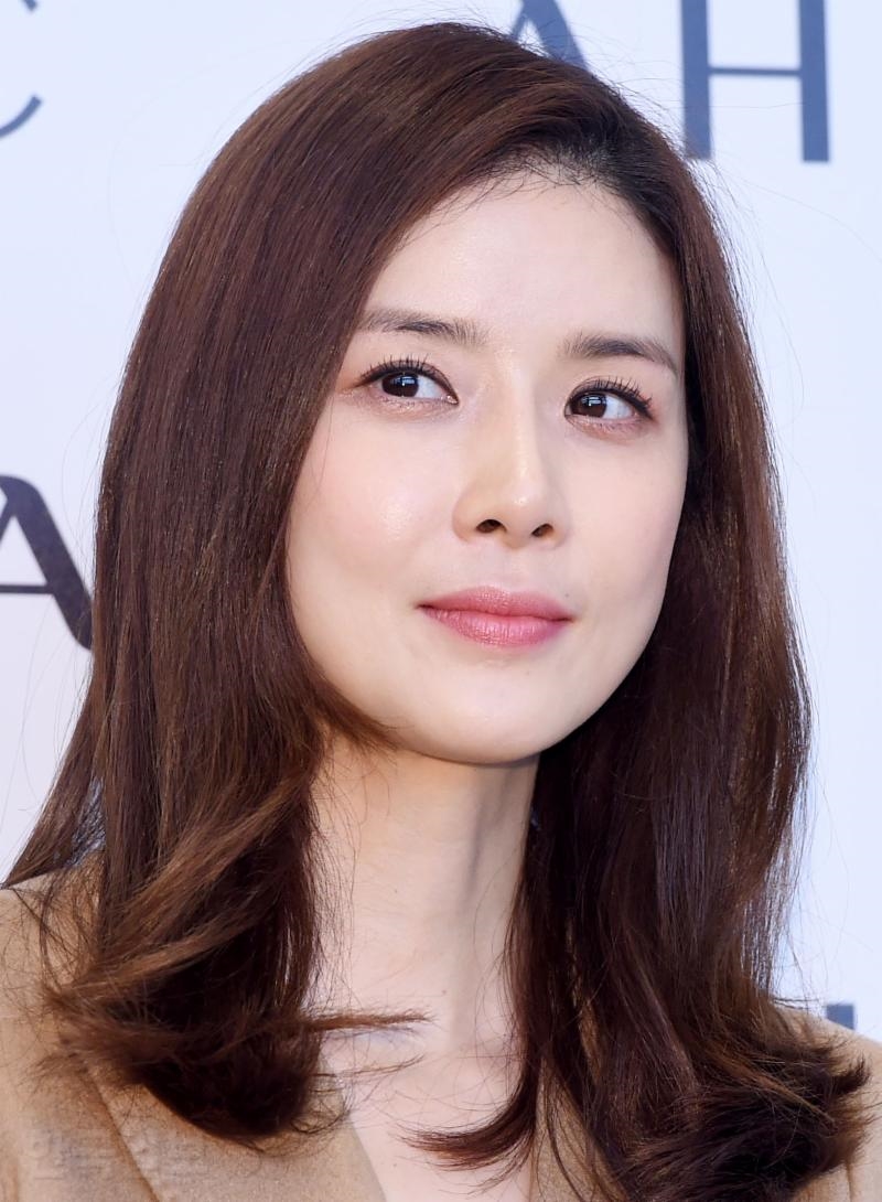 Lee Bo Young xinh đẹp, trẻ trung, dịu dàng đi sự kiện