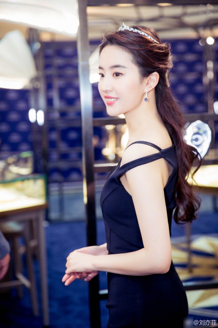 Những mỹ nhân Hoa ngữ vẫn 'đẹp không góc chết' dù bị 'soi' cận mặt
