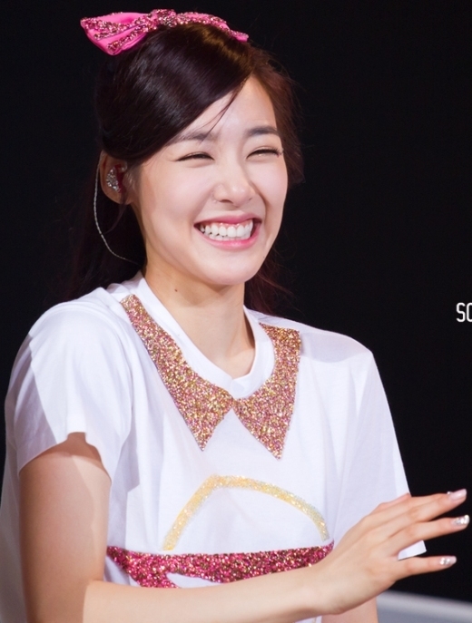 Không ít lần Tiffany (SNSD) khiến người đối diện rung động, thậm chí bị “đứng hình” trước đôi mắt cười “không thể đáng yêu hơn" của mình.