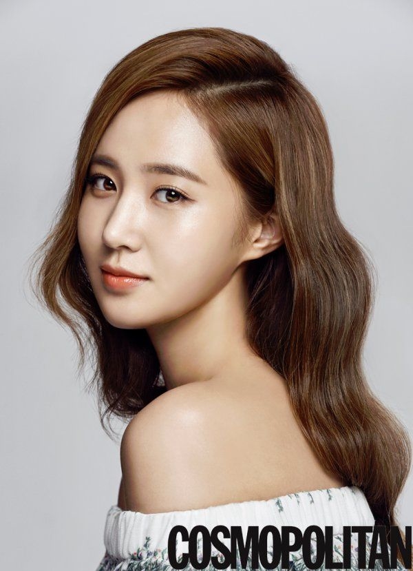 Không ít lần “ngọc trai đen” Yuri (SNSD) “đốn tim” fan bằng những hình ảnh một bên mặt cùng chiếc mũi cao “thần thánh”.