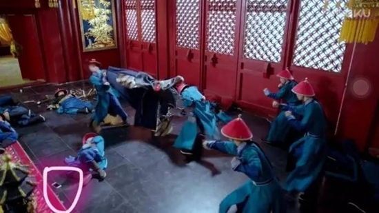 Hot là thế nhưng phim mới của Tôn Lệ cũng không thoát cảnh bị soi sạn