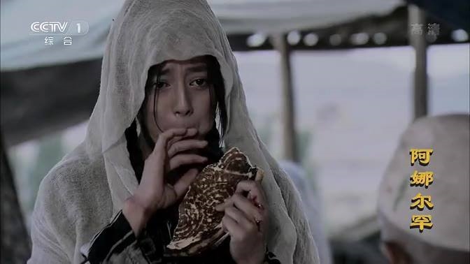'Hết hồn' với hình ảnh 'đen nhẻm, lấm lem' của Địch Lệ Nhiệt Ba