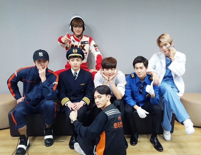 Ảnh hậu trường cực khó đỡ của các thần tượng Kpop