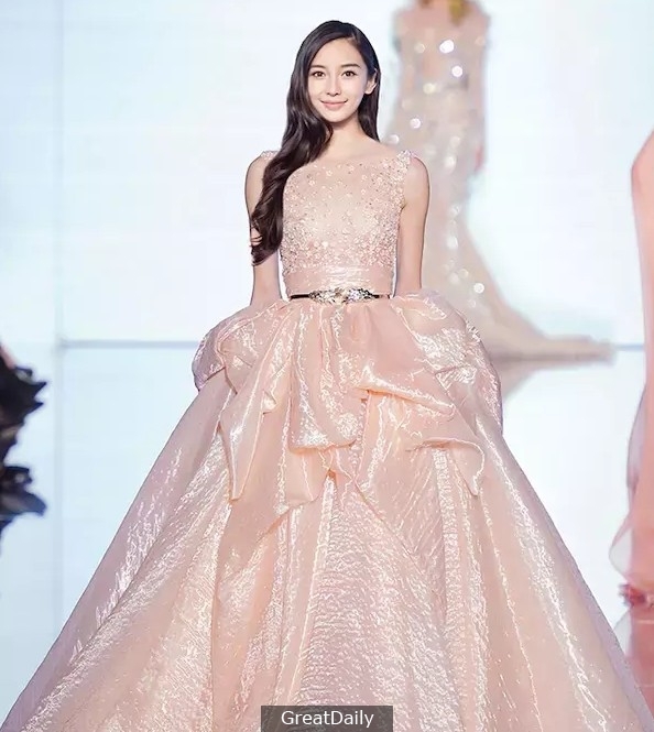 Muôn vẻ lộng lẫy của mỹ nhân Hoa ngữ khi diện đầm dạ hội